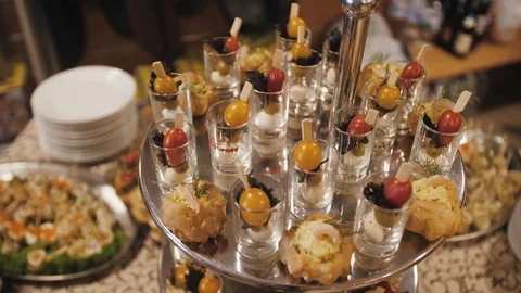 Varied snack buffet in the restaurant Vídeo Stock 98657520