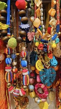 Variety of bright multi-colored beads in a jewelry store window 스톡 사진