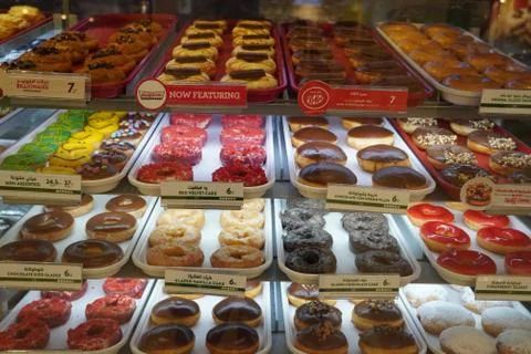 Variety of delicious donut in showcase on display at bakery cake shop Krispy  Foto stock
