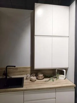 A variety of kitchen sample designs arranged for buyers to evaluate in a sh.. Stock Photos