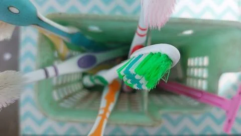 A variety of toothbrush options with different models and colors Stock-Fotos
