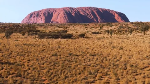 Various AERIAL close ups of Uluru / Ayers Rock in the Northern territory. Vídeo Stock 116791623