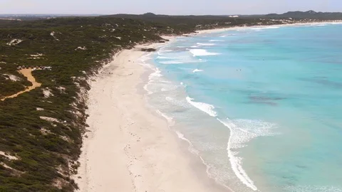 Various aerial shots from different angles in Vivonne Bay, Kangaroo Island Vídeo Stock 104585827