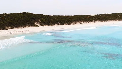 Various aerial shots from different angles in Vivonne Bay, Kangaroo Island Vidéo 104587577