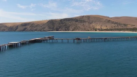 Various aerial shots of Rapid Bay Old and New Jetty. Fleurieu Peninsula. Vídeo Stock 104584257