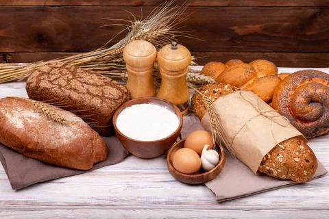 Various bread rolls. Healthy bread assortment. Bakery products. Foto stock