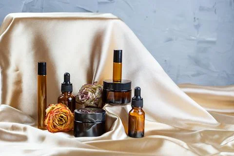 Various containers for storing cosmetics made of dark glass Foto stock