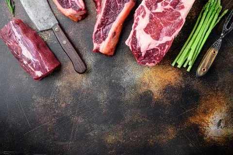 Various cuts of marbled beef meat and dry aged steaks, tomahawk, t bone, club Foto stock