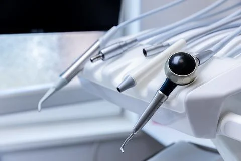 Various Dental Instruments and Tools Displayed on a Chair in a Modern Dental Foto stock