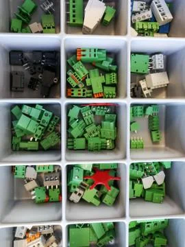 Various electrical connector in the tray Foto stock