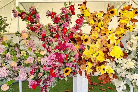 Various flowers in the shape of a tree Stockfoto's