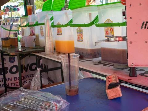 Various kinds of cold drinks ready to serve Foto stock