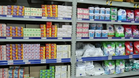 Various laundry and fabric softeners in a supermarket. 库存影片 279319632
