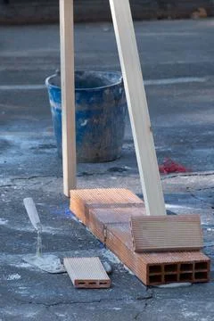 Various masonry and brickwork tools being used on a construction site Foto stock