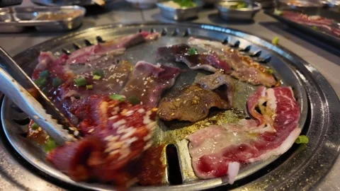 Various meat on the grill. Vídeo Stock 291300042