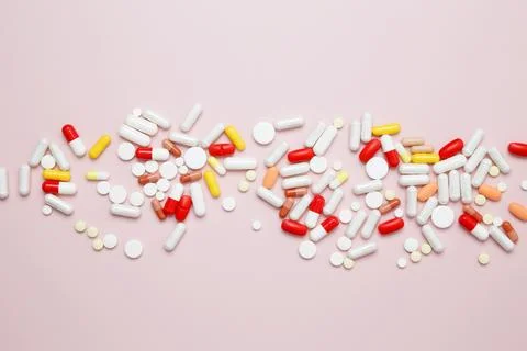 Various medication tablets and capsules. Concept of healthcare and medicine Foto stock
