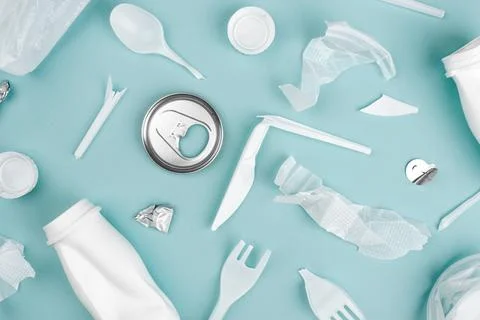 Various recyclable garbage on a blue background Foto stock