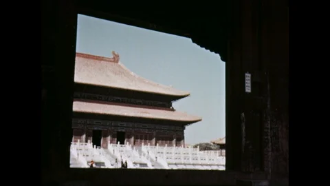 Various shots of ancient temple courtyards, details of art, 1939 China Vidéo 131528951