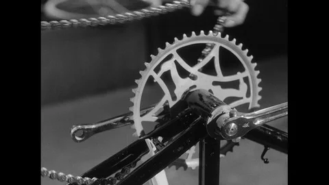 Various shots of mass scale production of bicycles in a factory, UK 1959 Vídeo Stock 133383967