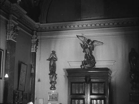 Various shots of nuns going to The Convent of Mercy for prayer, UK 1940 스톡 동영상 133388129