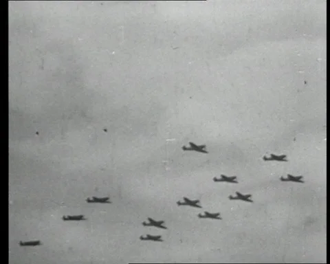 Various shots of Royal Air Force airplanes and pilots, UK 1945 Vídeo Stock 141073689