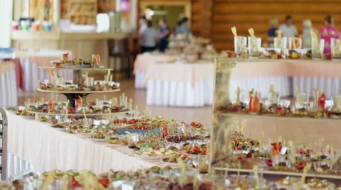 Various snacks at the wedding table, the camera moves smoothly. Video stock 66557927