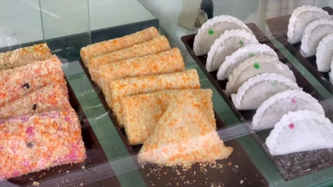 Various traditional indonesian snacks risoles and cireng 库存影片 334324606