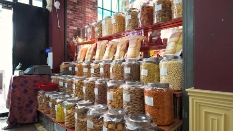 Various types of biscuits selling at the stall. Vidéo 317794584