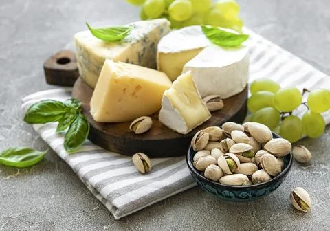 Various types of cheese and snacks Foto stock