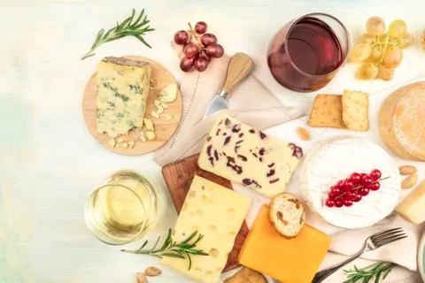 Various types of cheese with wine on a light background Foto stock