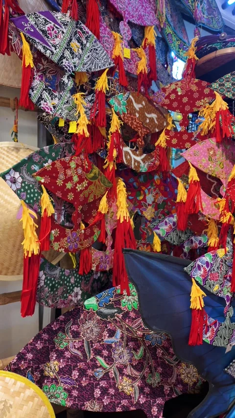 Various types of vibrant collection of colourful batik wau 動画素材 317794591