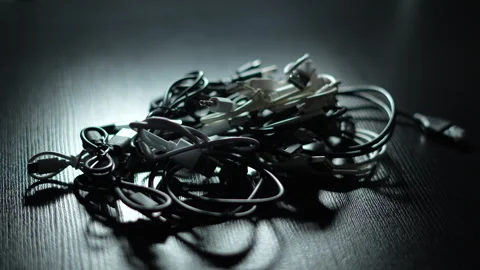 Various USB - TYPE-C cables and small connectors Vidéo 320625850