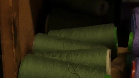 Various wool spools inside a waving mill - Scottish Tartan texite production 스톡 동영상 98886285