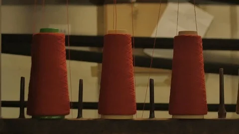 Various wool spools inside a waving mill - Scottish Tartan texite production 스톡 동영상 98886386