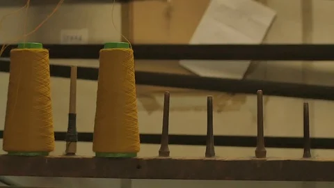 Various wool spools inside a waving mill - Scottish Tartan texite production 스톡 동영상 98886408