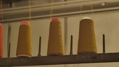 Various wool spools inside a waving mill - Scottish Tartan texite production 스톡 동영상 98886422