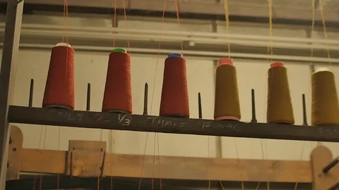 Various wool spools inside a waving mill - Scottish Tartan texite production 스톡 동영상 98886498