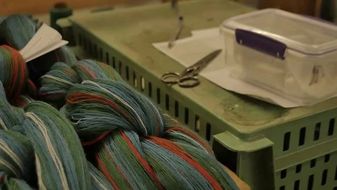 Various wool spools inside a waving mill - Scottish Tartan texite production 스톡 동영상 98886514