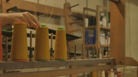 Various wool spools inside a waving mill - Scottish Tartan texite production 스톡 동영상 98886566