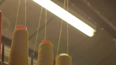 Various wool spools inside a waving mill - Scottish Tartan texite production 스톡 동영상 98886572