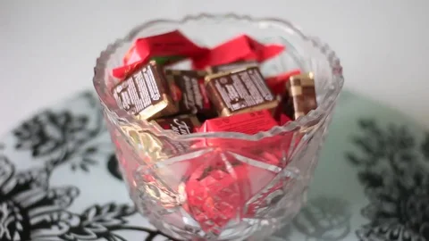 Vase rotating with candies Vídeos de archivo 72814480