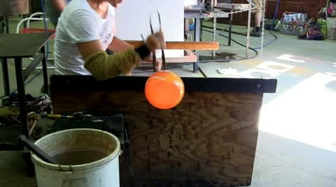 Vase taking shape; 5 Stock Footage 12317105