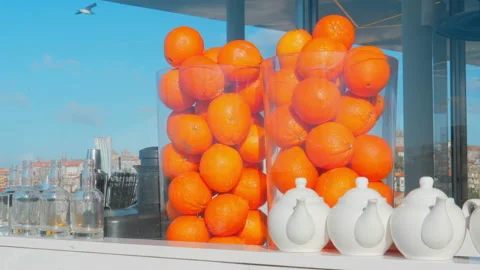 Vases with fresh oranges for making fresh in a cafe Stockbeeldmateriaal 89020602