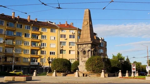VASIL MONUMENT Roundabout Bulgaria Sofia 스톡 동영상 100404468