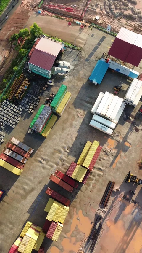 Vast aerial overview of a busy intermodal freight depot with diverse contai.. Video stock 337284554