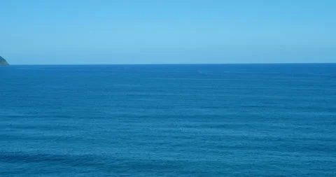 Vast Blue Ocean Horizon: Видео 343671030