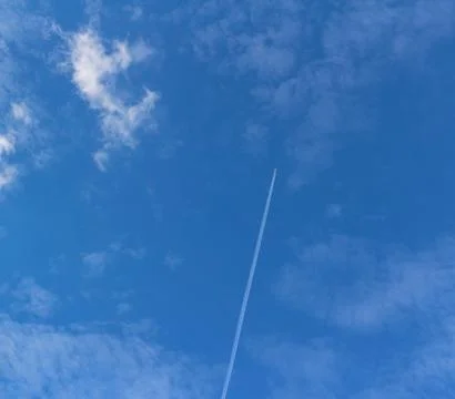 The vast blue sky and clouds lies above surface Earth atmosphere Foto stock