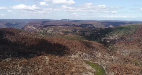 Vast burnt valleys in Blue Mountains of Australia – panorama after bushfires. Stock Footage 156874347
