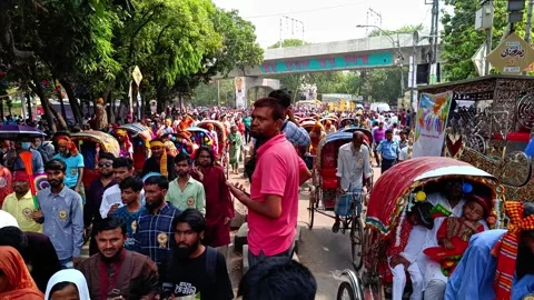 Vast Crowd and Rickshaws Fill Dhaka Street for Bengali New Year Festival Stock Footage 314900462