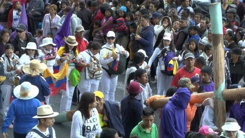 Vast Crowd Watches as Easter Procession Passes Video stock 75051352